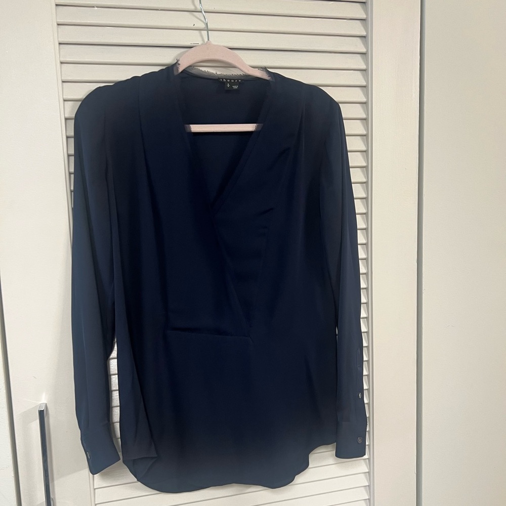 Theory small shirt in great condition perfect for work attire.